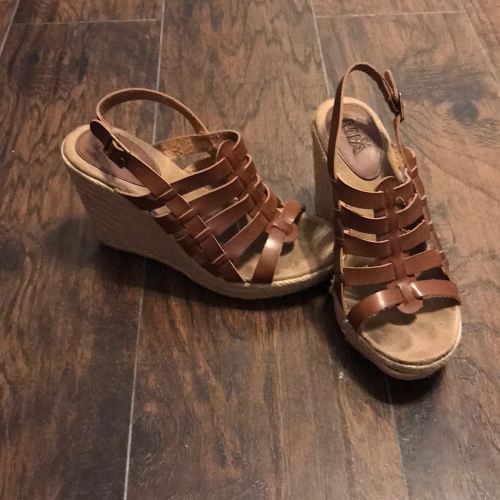 Woman’s wedges 7 1/2